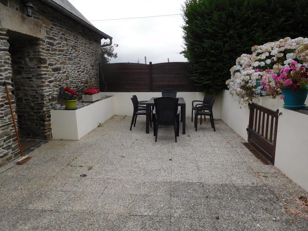 Les Gites De Kerroyal Garlan Exterior foto