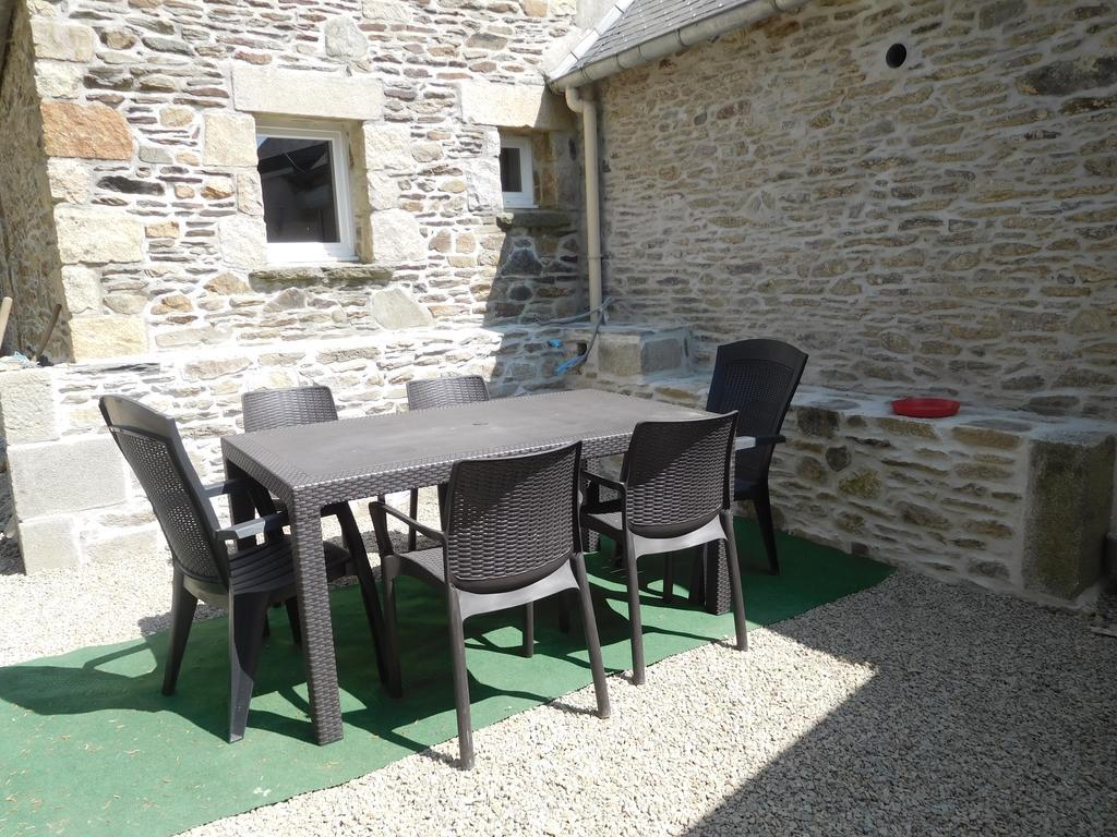 Les Gites De Kerroyal Garlan Exterior foto