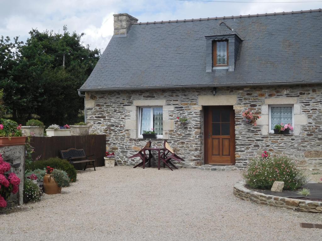 Les Gites De Kerroyal Garlan Exterior foto